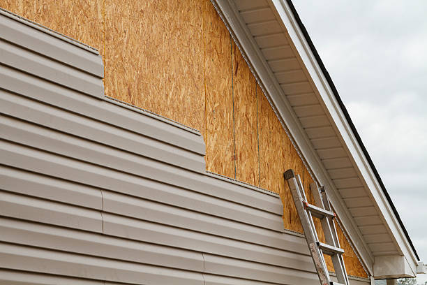 Professional Emergency Siding Repair technician working in Fulton, TX